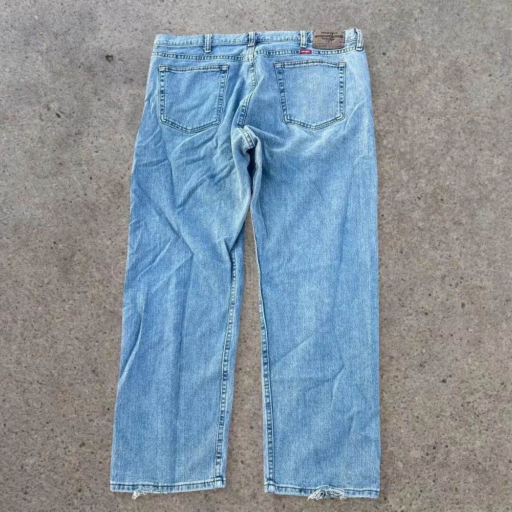 Wrangler 5 Star Relaxed Fit Flex Jeans Mens 38x29 Light Wash Denim Distressed